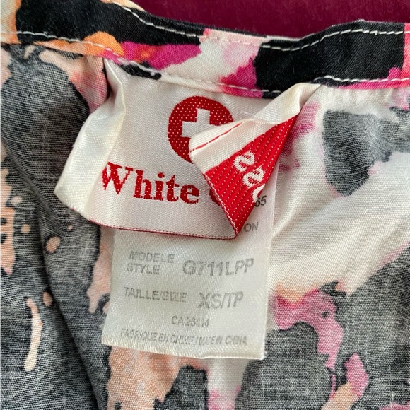 Women’s scrub tops - Picture 2 of 3